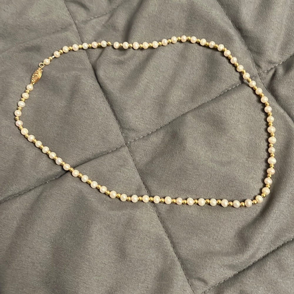 Pearl and 14kt gold necklace